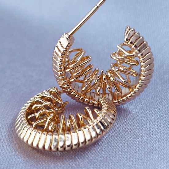 Arete Entretejido de Oro