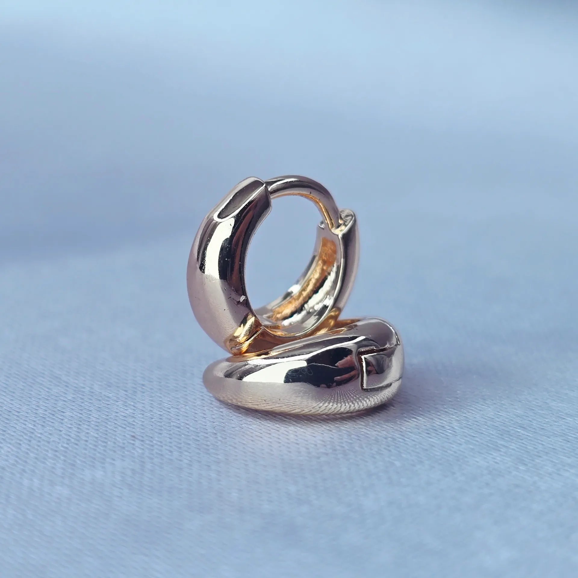 Huggie Bondad de Oro Oro Laminado 18K